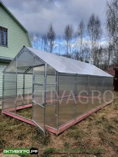 Теплица «Ударница Англичанка», ширина 2.5/3 м, труба 20х20 + 20х20 Теплица «Ударница Англичанка», ширина 2.5/3 м, труба 20х20 + 20х20