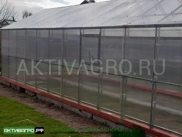 Теплица «Ударница Англичанка», ширина 2.5/3 м, труба 20х20 + 20х20 Теплица «Ударница Англичанка», ширина 2.5/3 м, труба 20х20 + 20х20